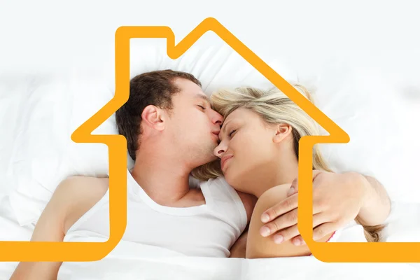 Boyfriend kissing her girlfriend in bed — Stock Photo, Image