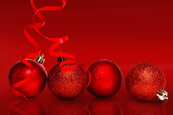 Quattro rosso decorazione palla di Natale — Foto Stock