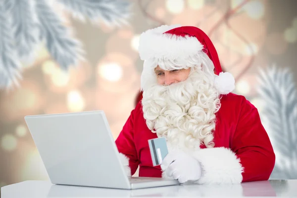 Samengestelde afbeelding van santa met behulp van laptop — Stockfoto