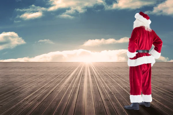 Santa uzak kameradan görünüyor — Stok fotoğraf