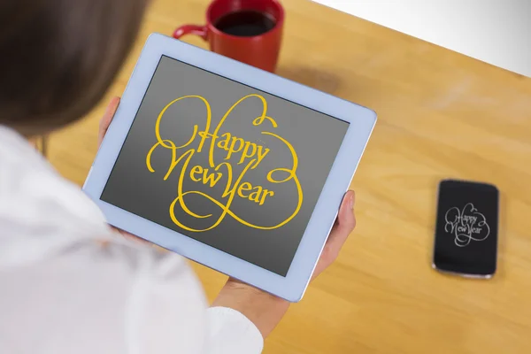 Zakenvrouw die tablet gebruikt — Stockfoto