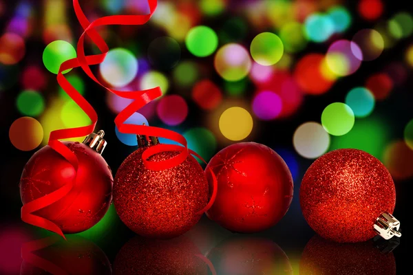 Vier rode bal decoratie van Kerstmis — Stockfoto
