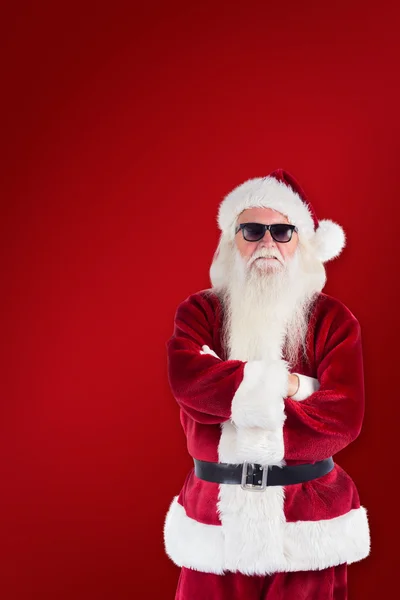 Santa Claus lleva gafas de sol negras — Foto de Stock