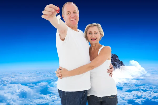 Coppia matura sorridente alla macchina fotografica — Foto Stock