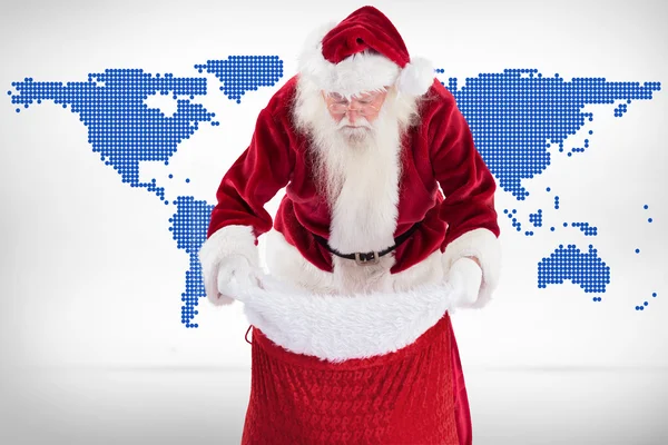 Babbo Natale guarda nella sua borsa — Foto Stock