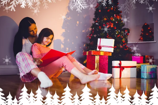 Mère et fille attendant Père Noël claus — Photo