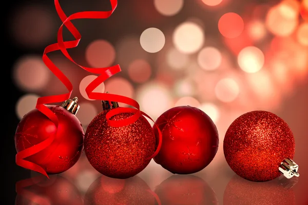 Vier rode bal decoratie van Kerstmis — Stockfoto