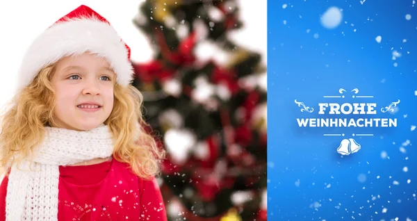 Santa şapka ve atkı şenlikli küçük kız — Stok fotoğraf