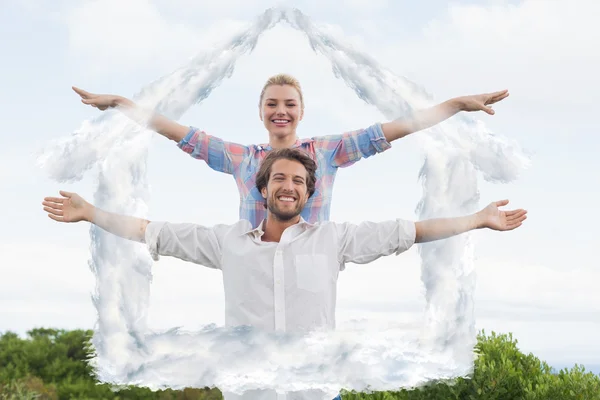 Leuk paar staande buiten — Stockfoto