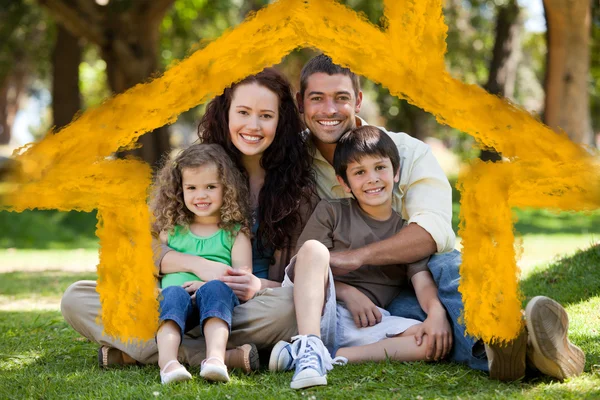 Zitmeubels in de tuin en gelukkige familie — Stockfoto