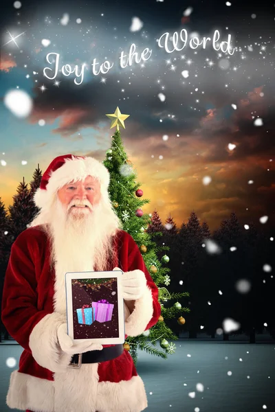 Weihnachtsmann präsentiert Tablet-PC — Stockfoto