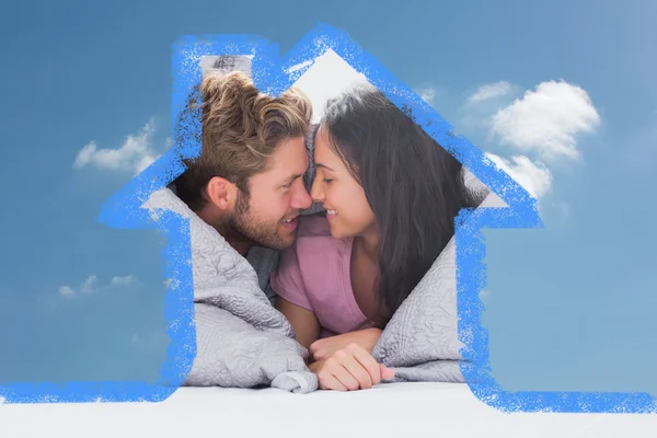 Couple wrapped in the duvet — Stock Photo, Image