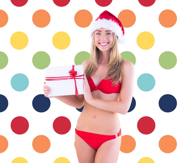 Bionda in forma festiva in bikini rosso — Foto Stock
