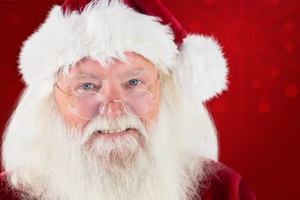 Santa glimlachen op camera — Stockfoto