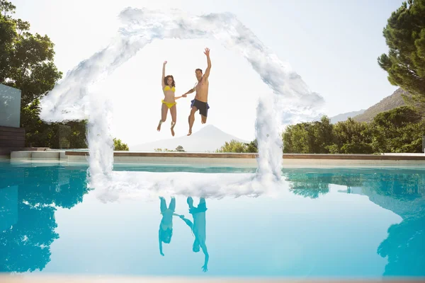 Imagen compuesta de pareja alegre saltando a la piscina —  Fotos de Stock