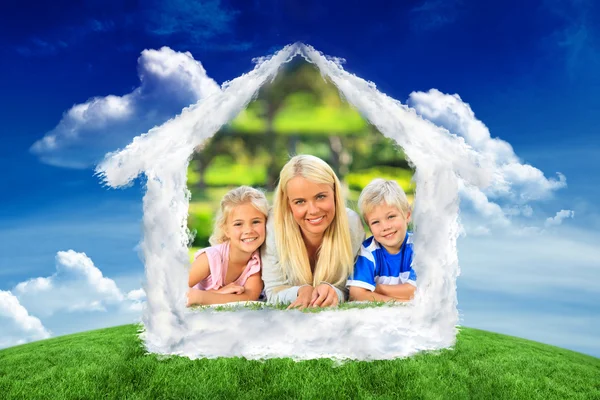 Mother with her children lying down — Stock Photo, Image