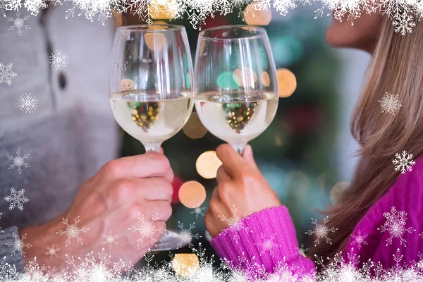 Imagen compuesta de pareja feliz disfrutando de un poco de vino — Foto de Stock