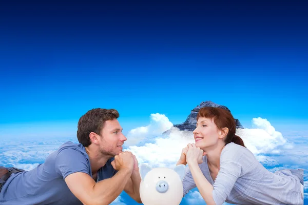 Couple lying on the floor — Stock Photo, Image