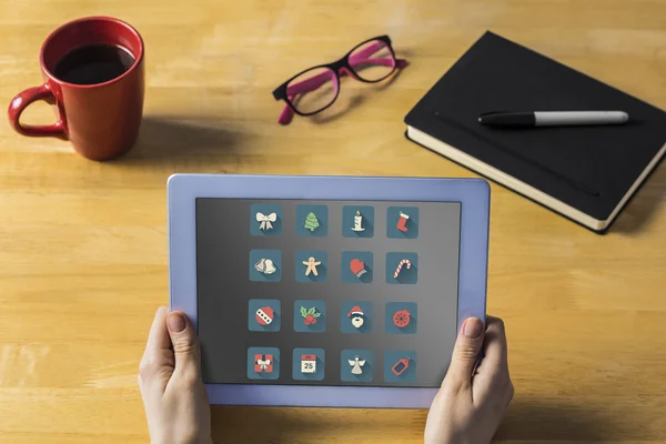 Businesswoman using tablet at desk — Stock Photo, Image