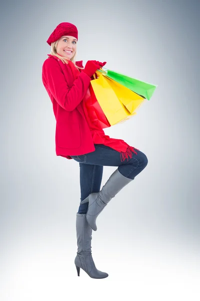 Blondynka przytrzymanie torby na zakupy — Zdjęcie stockowe
