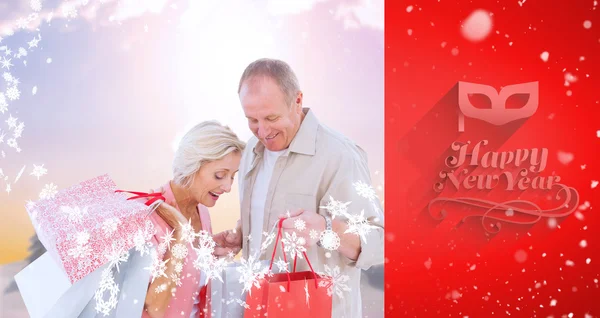 Couple with shopping bags — Stock Photo, Image