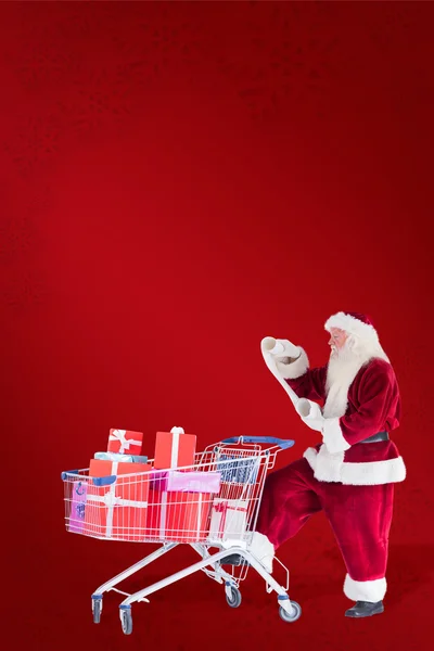 Santa empuja un carrito de compras — Foto de Stock