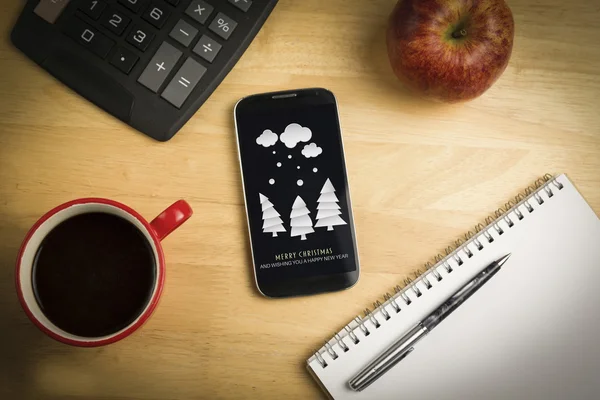 スマート フォンに対してのモミの木 — ストック写真