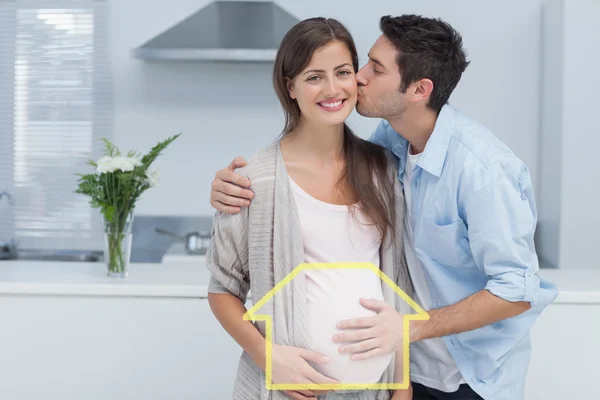 Man kissing his pregnant wife — Stock Photo, Image