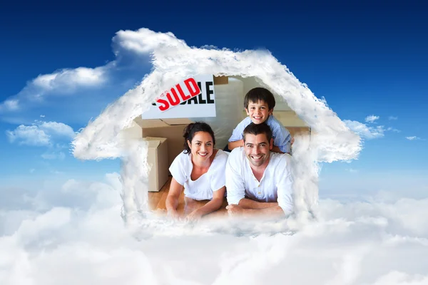 Family in their new house lying on floor — Stock Photo, Image