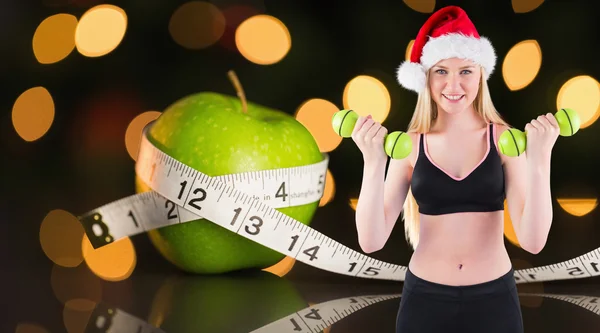 Fiesta en forma rubia sonriendo a la cámara — Foto de Stock