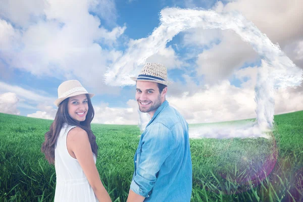 Hipster Pareja sosteniendo las manos —  Fotos de Stock