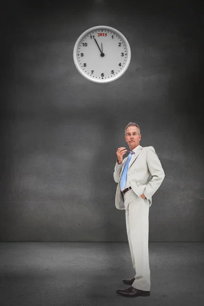 Imagen compuesta del hombre de negocios pensante — Foto de Stock