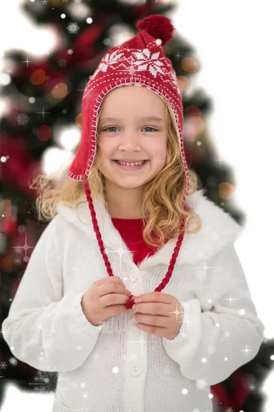 Feestelijke meisje in muts en sjaal — Stockfoto