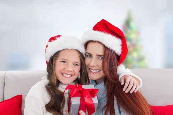 Mother and daughter with gift — Stock Photo, Image