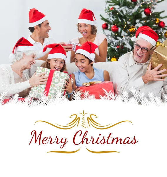 Familia intercambiando regalos de Navidad — Foto de Stock