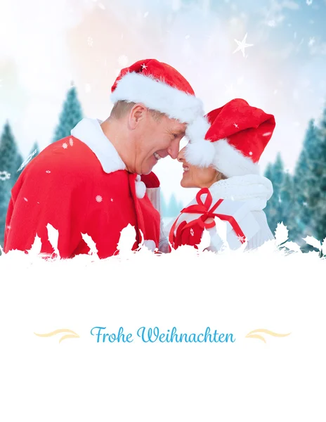 Festliches reifes Paar mit Geschenk — Stockfoto