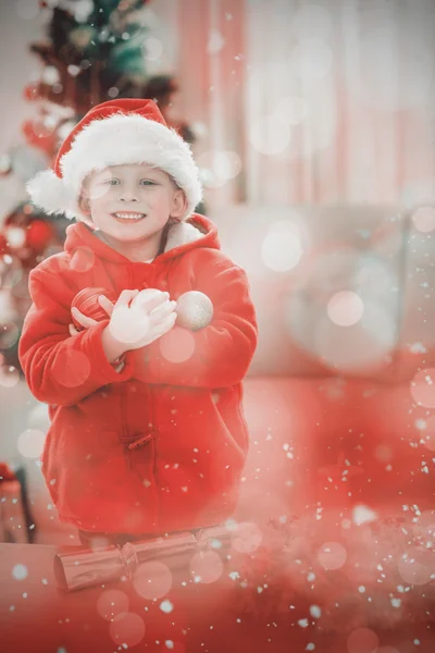 Niño festivo sonriendo a la cámara — Foto de Stock