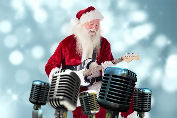 Santa Claus heeft plezier met gitaar — Stockfoto