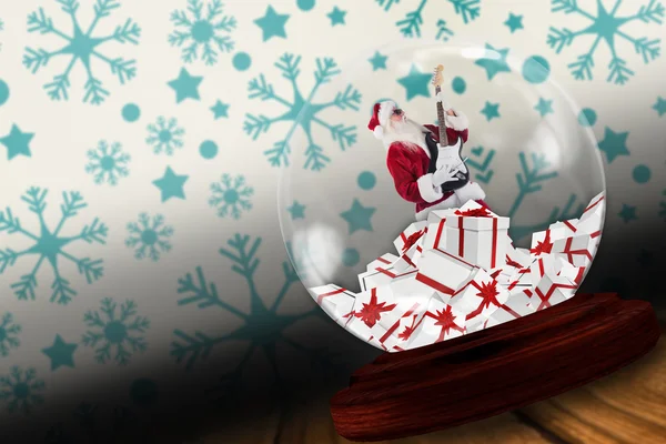Santa betalende gitaar in sneeuw globe — Stockfoto