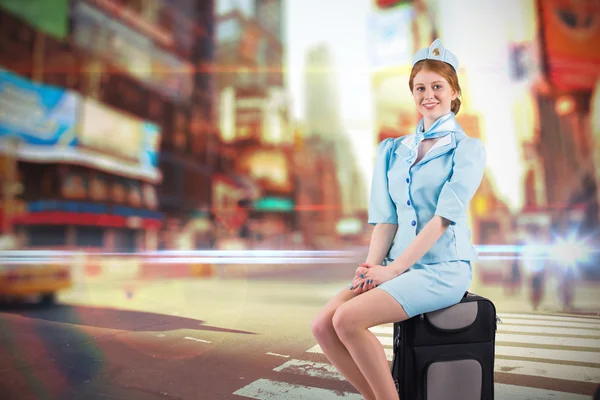 Hübsche Stewardess lächelt — Stockfoto