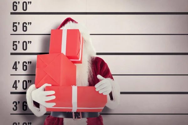 Papai Noel cobre seu rosto com presentes — Fotografia de Stock