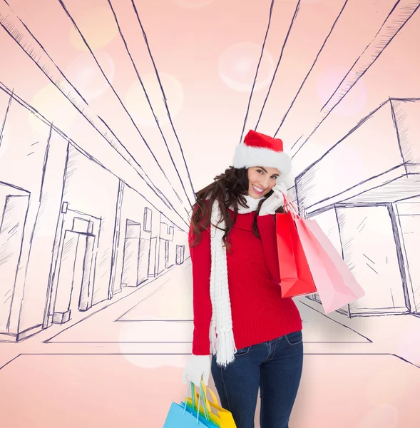Glückliche Brünette in Winterbekleidung beim Einkaufen — Stockfoto
