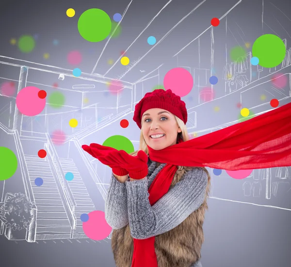 Bionda in inverno vestiti soffiando bacio — Foto Stock