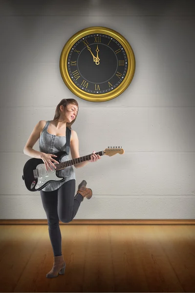 Pretty young girl playing her guitar — Stock Photo, Image