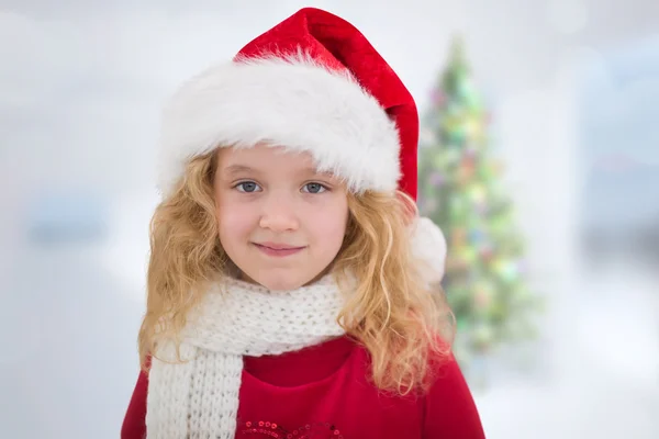 Σύνθετη εικόνα του χαριτωμένο κορίτσι σε santa καπέλο — Φωτογραφία Αρχείου