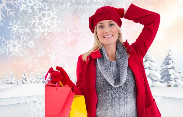 Rubia celebración bolsas de compras — Foto de Stock