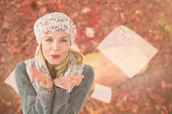 Sammansatt bild av glad vinter blond — Stockfoto