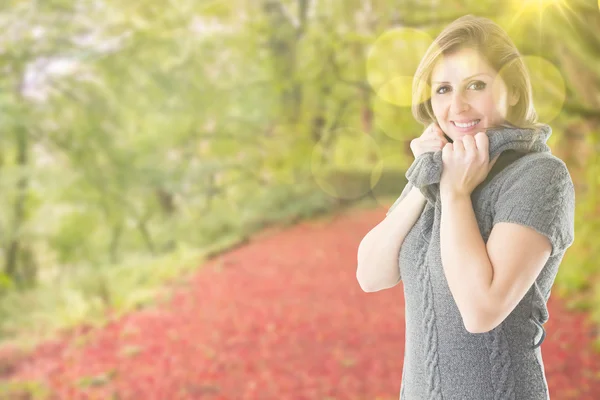 Söt flicka i jumper — Stockfoto