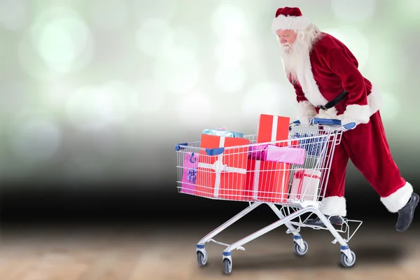 Paseos en Santa en el carrito de compras — Foto de Stock