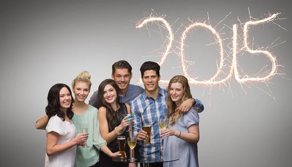 Vrienden met dranken — Stockfoto